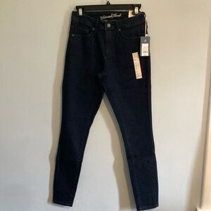 NWT - UNIVERSAL THREAD JEANS - SIZE 4